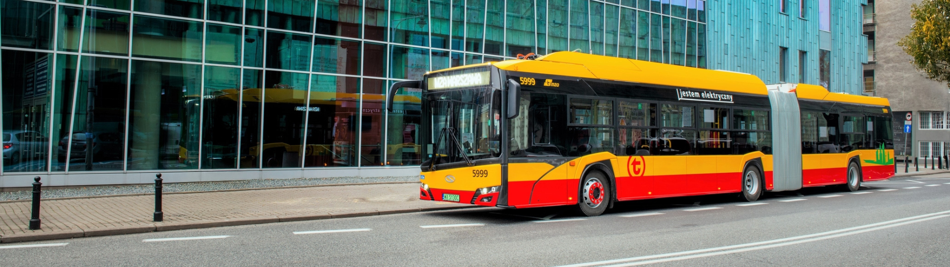 MZA Warsaw expands electric fleet with 50 more articulated Solaris buses