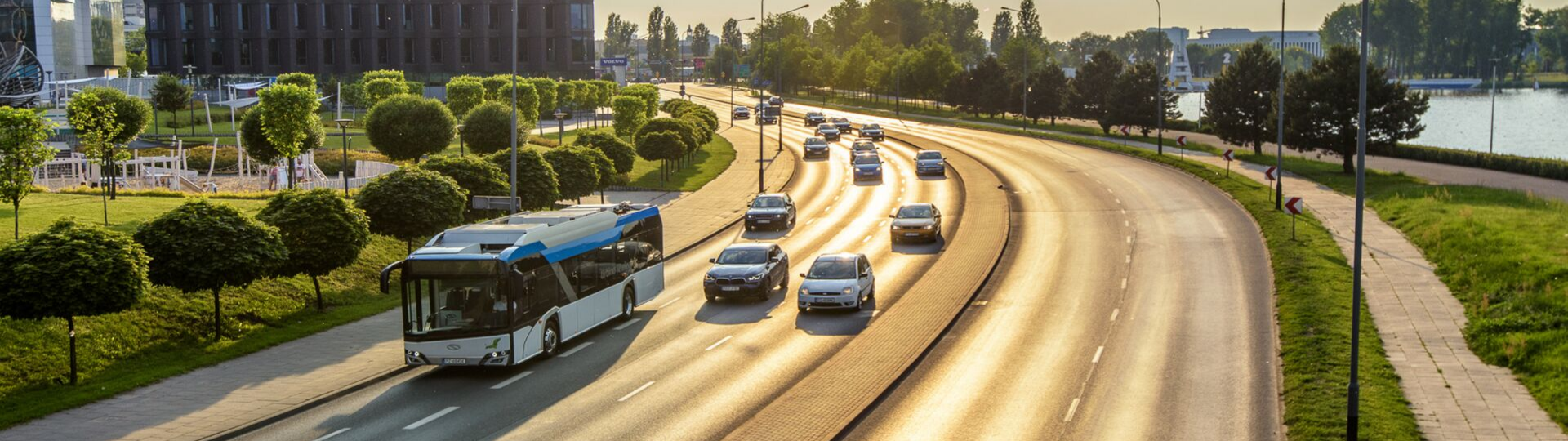 Solaris präsentiert die Zukunft elektrischer Straße