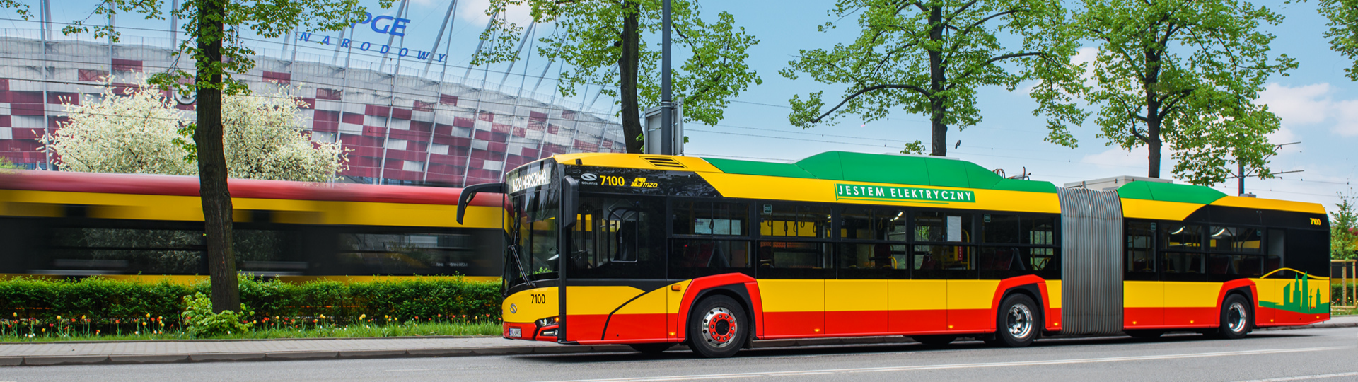 Die ersten von 130 Gelenkelektrobussen befördern bereits Fahrgäste in Warschau!