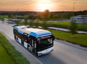An den Solaris Urbino 12 hydrogen wird eine Medaille der Targi Kielce (Messe Kielce) für das beste Produkt in der Kategorie Busse auf der 15. Internationalen Messe für den öffentlichen Nahverkehr Transexpo in Kielce verliehen