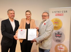 Solaris bekommt das Silberne CSR-Blatt der Wochenzeitschrift „POLITYKA“ und die „Auszeichnung für Maßnahmen zur Unterstützung der Ziele für nachhaltige Entwicklung im Jahr 2021 für den Bus Urbino 9 LE electric“ verliehen