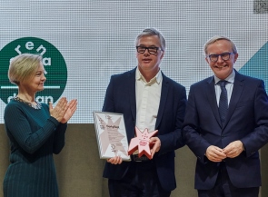 Premio per il Top design 2020 (miglior design 2020) per Solaris Trollino 24 MetroStyle