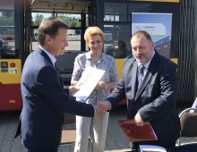 Od lewej: Zbigniew Papierski, Prezes MPK-Łódź, Hanna Zdanowska, Prezydent Łodzi oraz Zbigniew Palenica, Wiceprezes Solaris Bus&nbsp;& Coach.